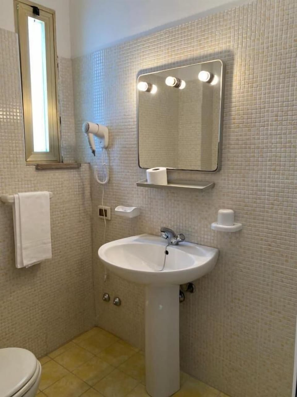 Superior Double Room, Balcony, Sea View | Bathroom | Shower, towels, soap, shampoo