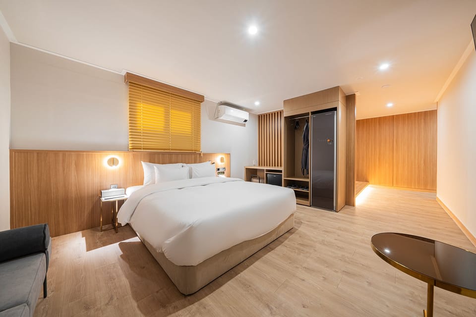 Premier Tatami | Premium bedding, down comforters, soundproofing, free WiFi