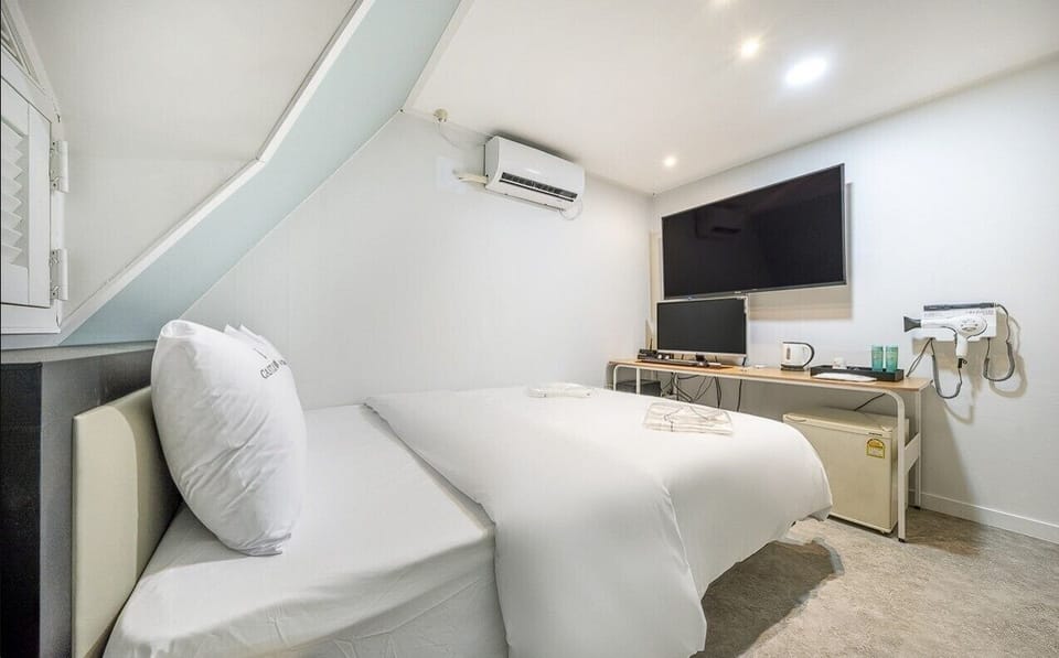 Standard Double Room | Free WiFi