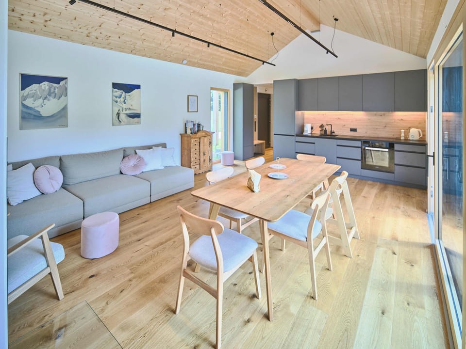 Comfort Chalet, 2 Bedrooms, Jetted Tub, Mountain View | Living area | Flat-screen TV, fireplace