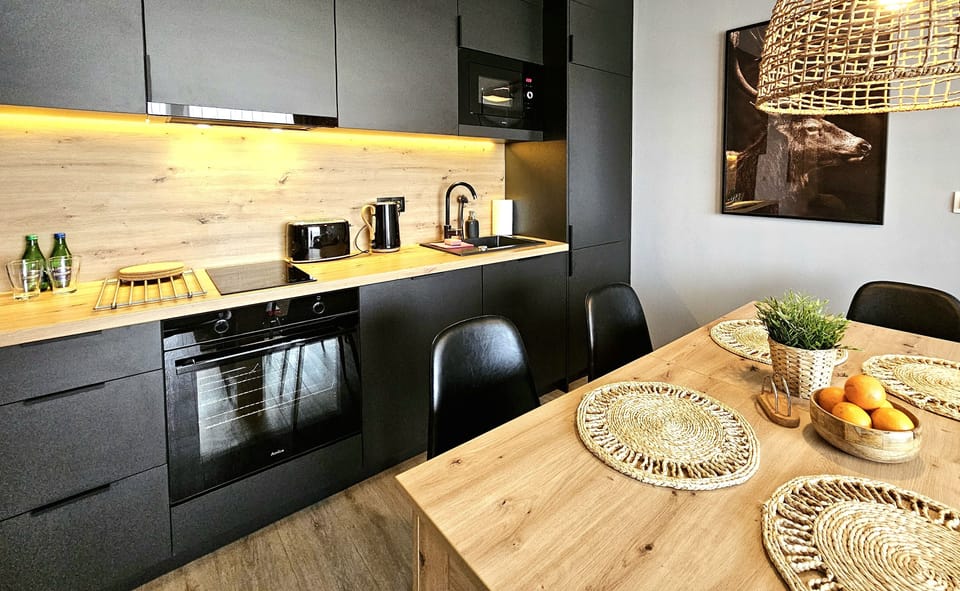 Comfort Apartment, Garden View | Private kitchen | Fridge, microwave, oven, stovetop