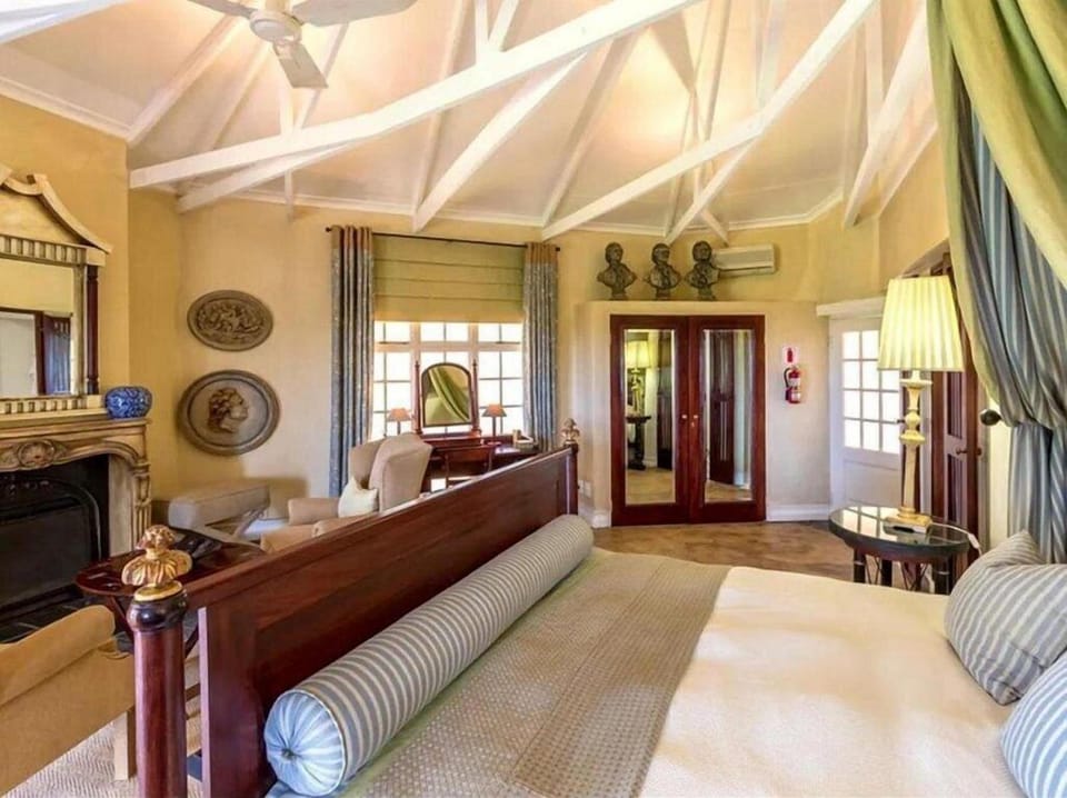 Luxury Double Room, 1 King Bed, Garden View | In-room safe, desk, WiFi (free), individually decorated