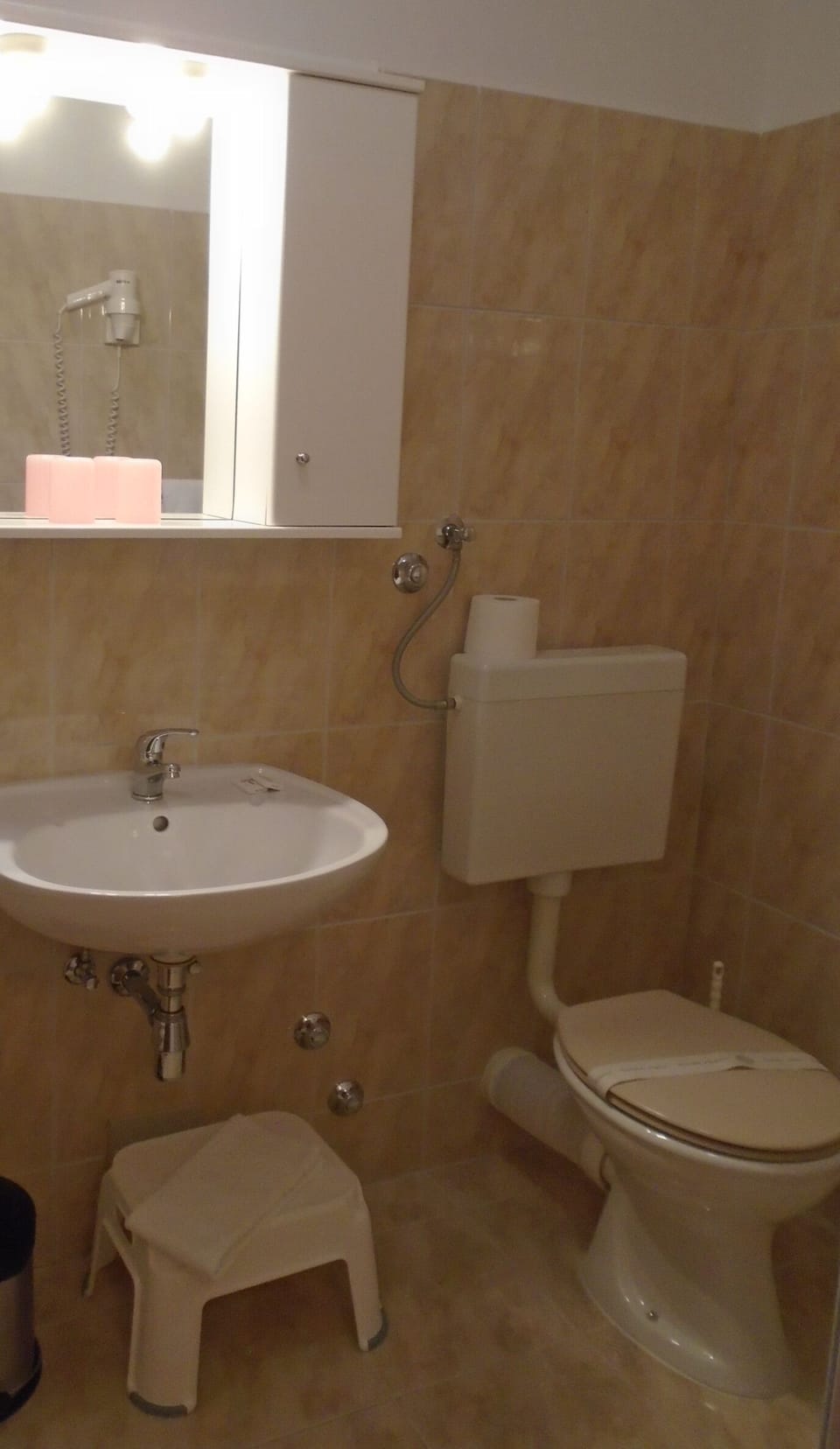 Standard Double Room | Bathroom | Free toiletries, hair dryer, towels, soap