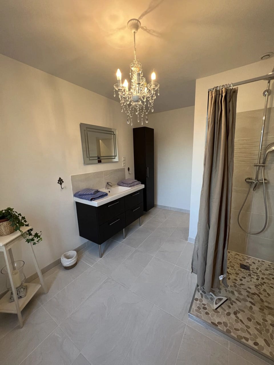 Classic Triple Room | Bathroom | Shower, hair dryer