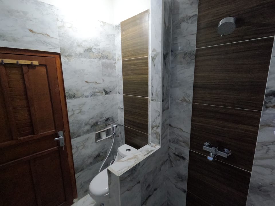 Deluxe Bungalow, Sea View | Bathroom | Shower, rainfall showerhead, towels, soap
