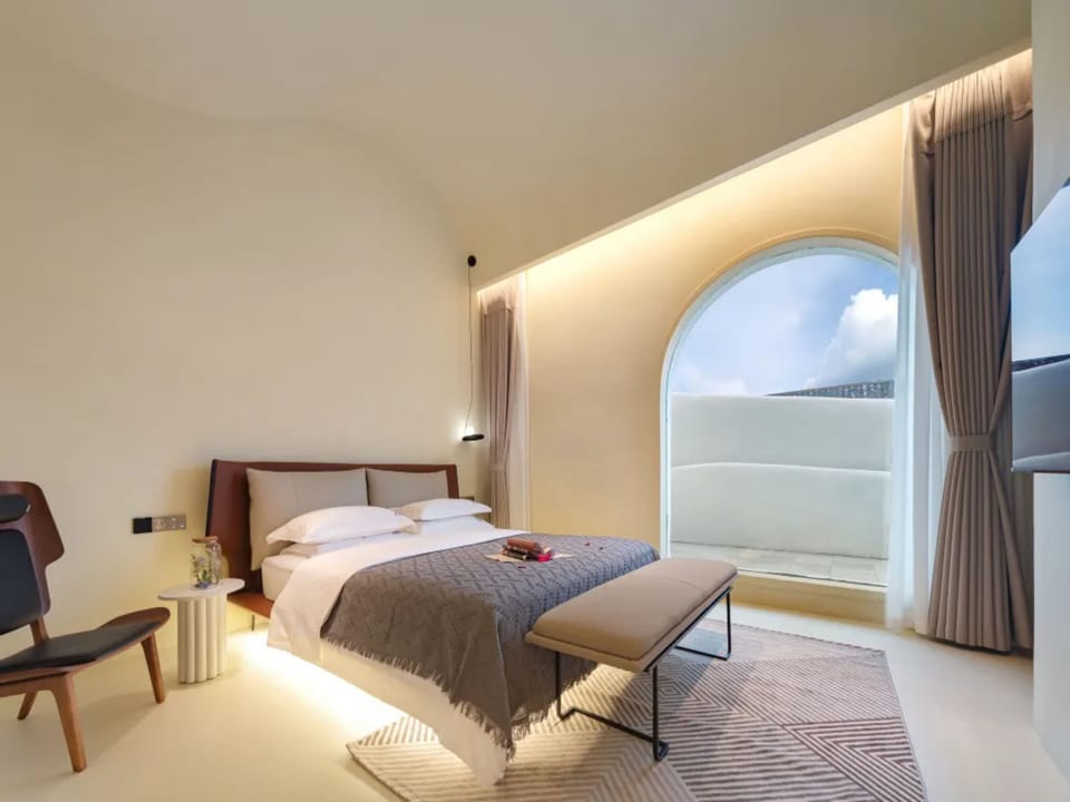 Luxury Studio Suite | Soundproofing, WiFi (free), individually decorated