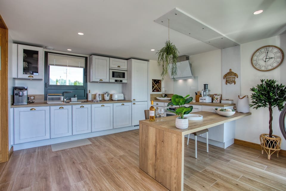 Deluxe Cottage, Private Pool, Valley View | Private kitchen | Full-size fridge, microwave, oven, stovetop
