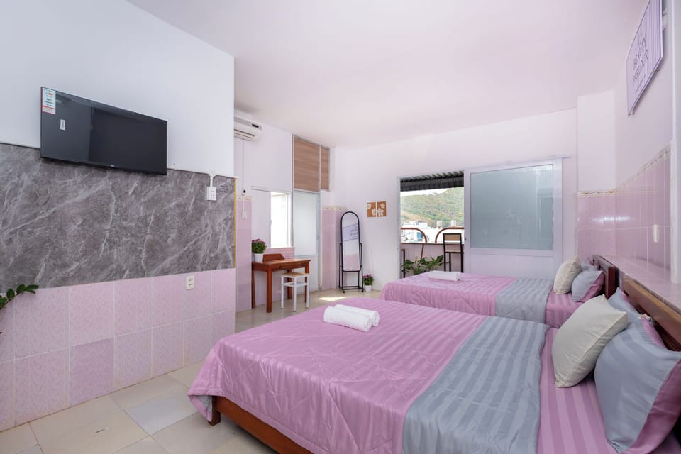 Panoramic Quadruple Room | Premium bedding, desk, laptop workspace, free WiFi