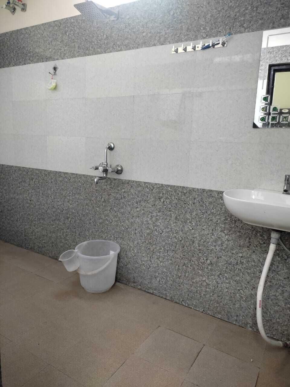 Standard Room, Balcony, Garden View | Bathroom