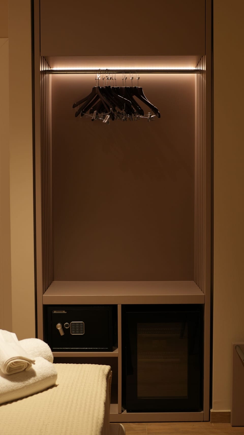 Comfort Double or Twin Room, Patio, Courtyard View | In-room safe, desk, blackout drapes, WiFi (free)