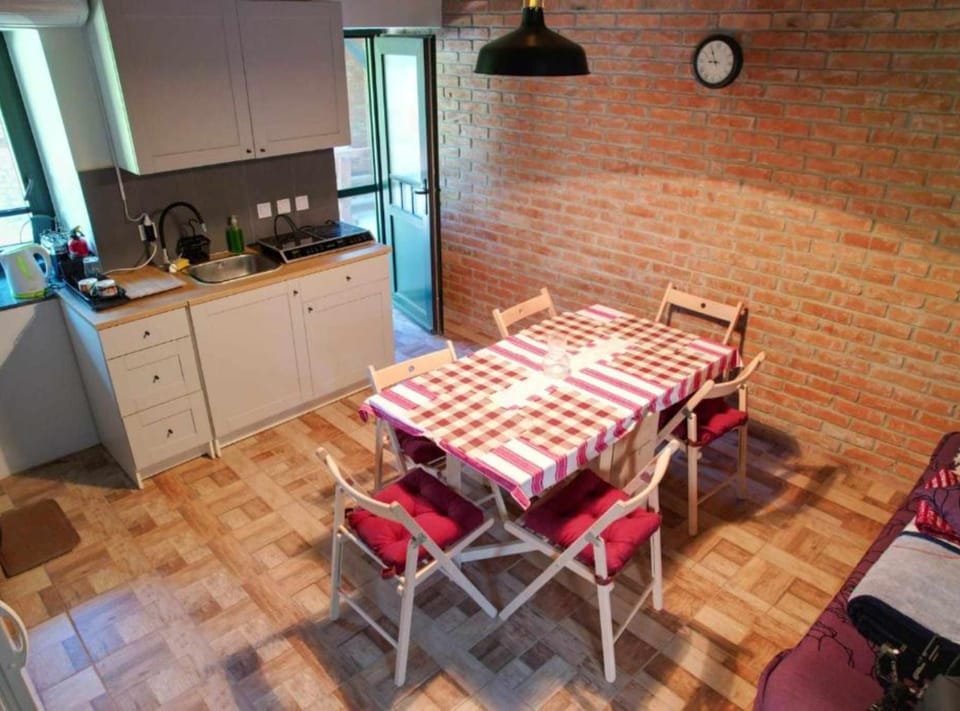 House (Holiday Home Saniv) | Dining room