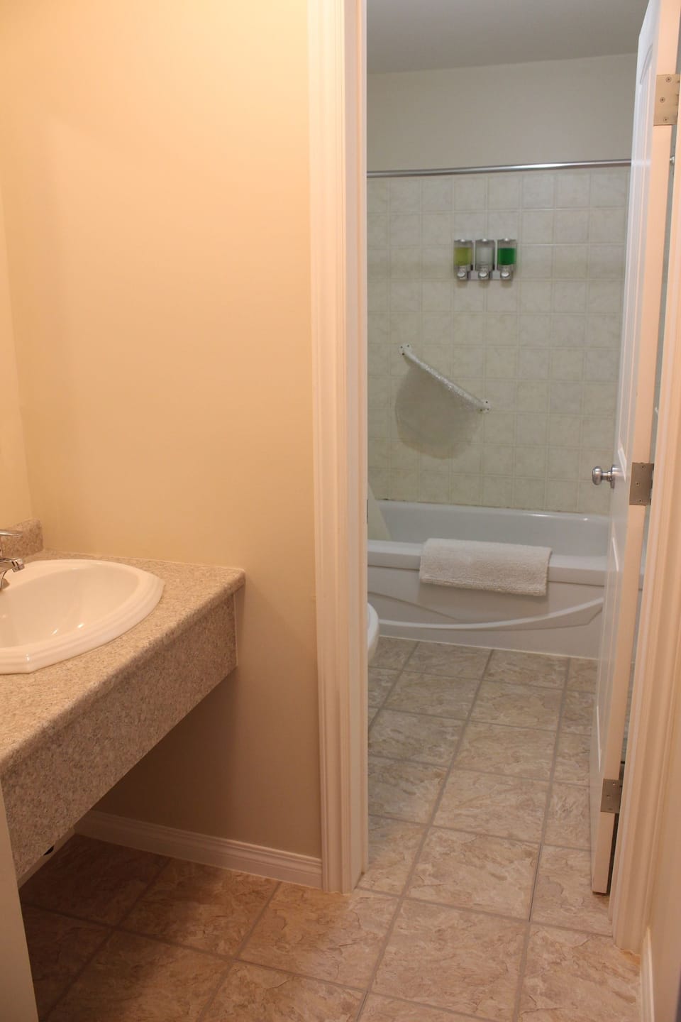 Superior Room, 1 Queen Bed | Bathroom | Combined shower/tub, hair dryer (on request), towels
