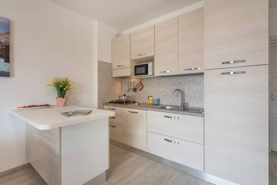 Apartment, 1 Bedroom, Balcony, City View | Interior
