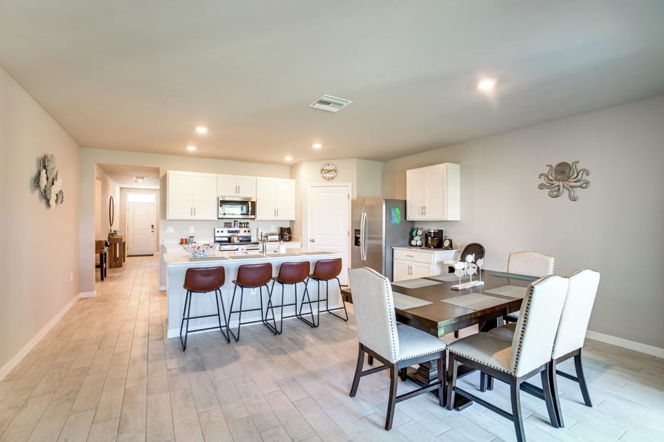 House (4 Bedrooms) | Interior