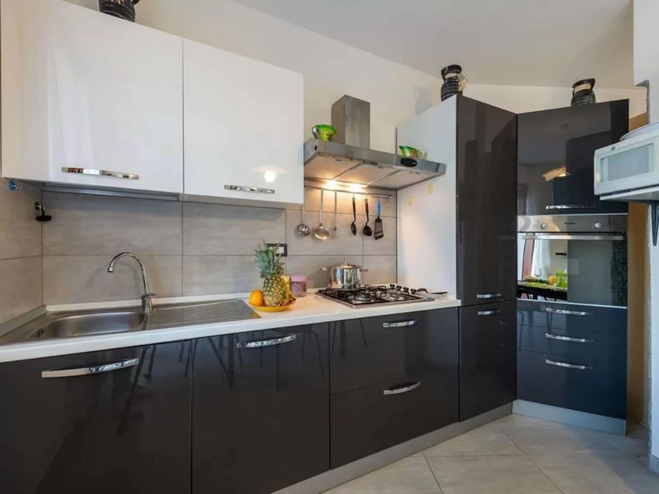 Apartment, 3 Bedrooms, Balcony, City View | Interior