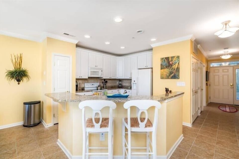 Condo, 3 Bedrooms | Private kitchen | Coffee/tea maker, fridge, toaster