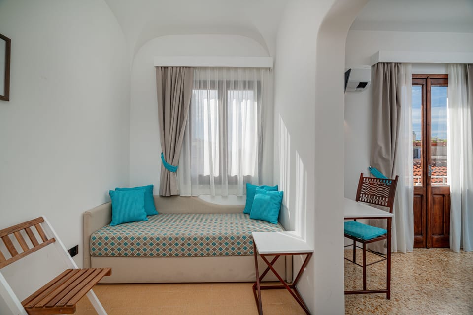 Comfort Room, Multiple Beds, Balcony | Blackout drapes, WiFi (free)