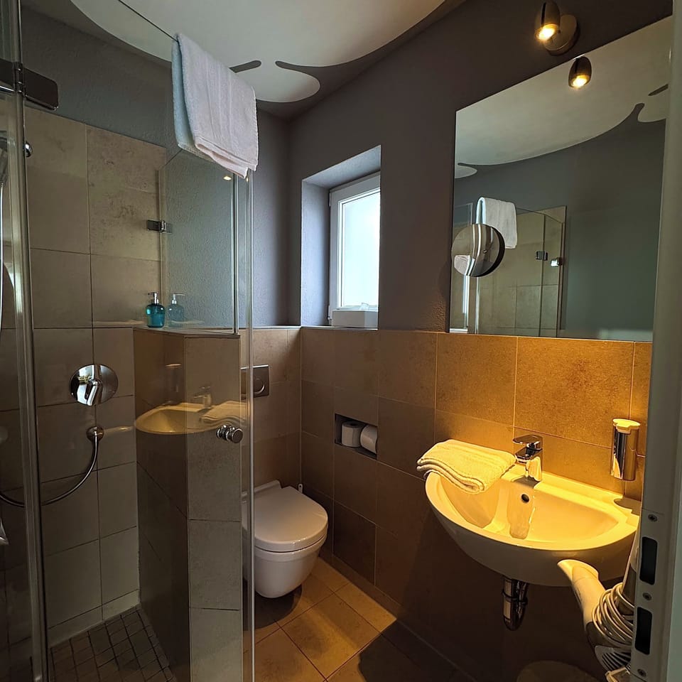Double Room | Bathroom | Hair dryer