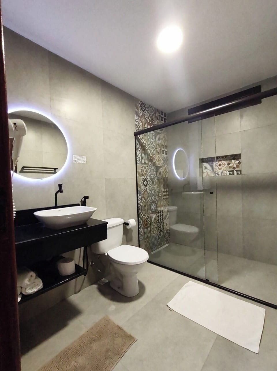 Towels, soap, shampoo, toilet paper