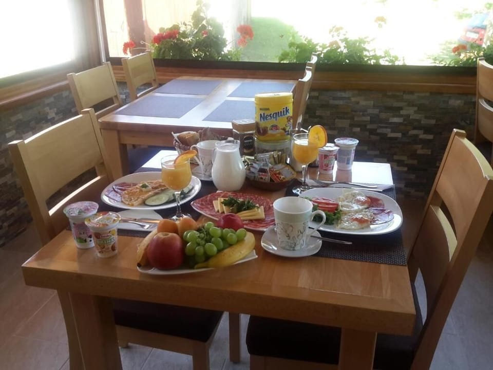 Daily continental breakfast for a fee
