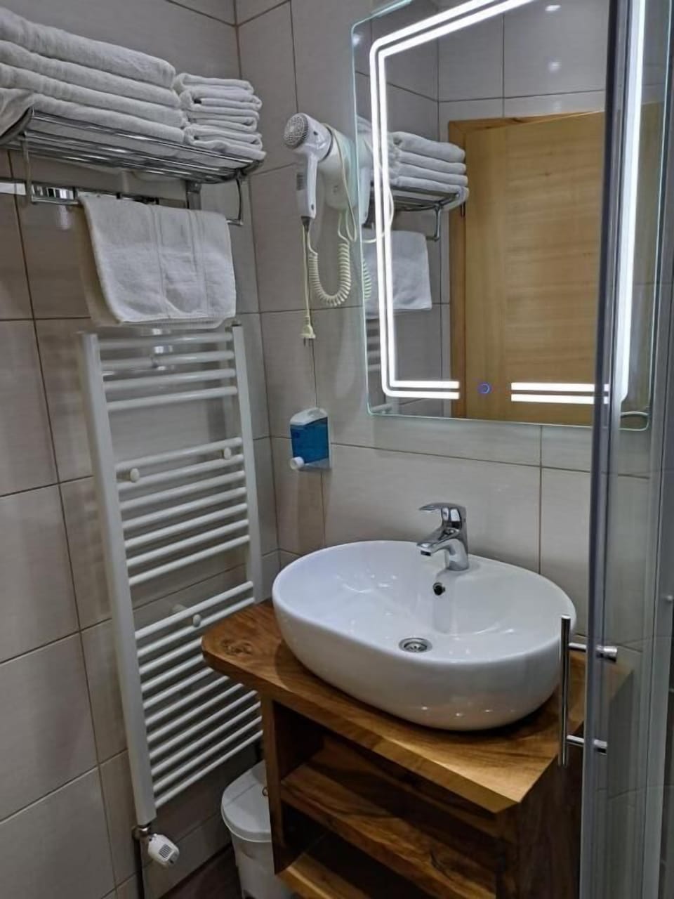 Comfort Quadruple Room | Bathroom | Shower, hair dryer, towels, soap