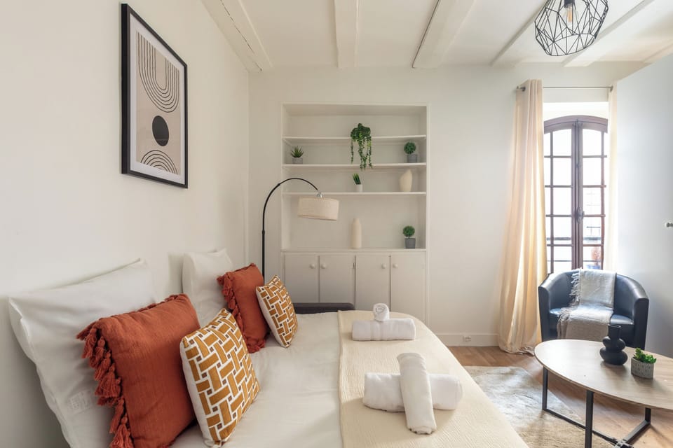 Studio | Iron/ironing board, WiFi (free)