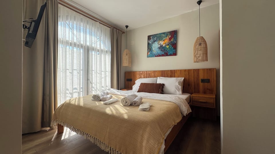 Basic Room | Free minibar, in-room safe, desk, laptop workspace