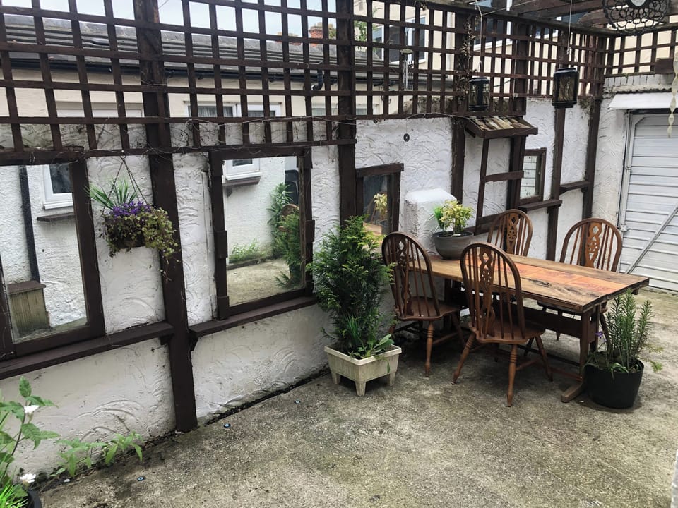 House | Outdoor dining