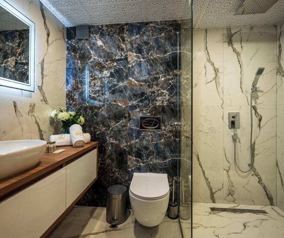 Separate tub and shower, towels, soap, shampoo