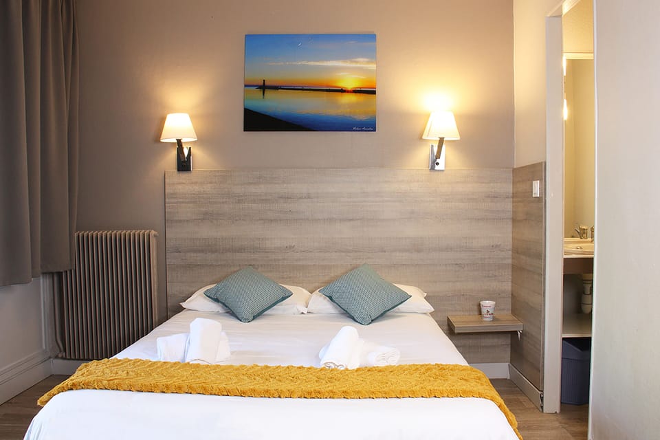 2 bedrooms, desk, free cribs/infant beds, free WiFi