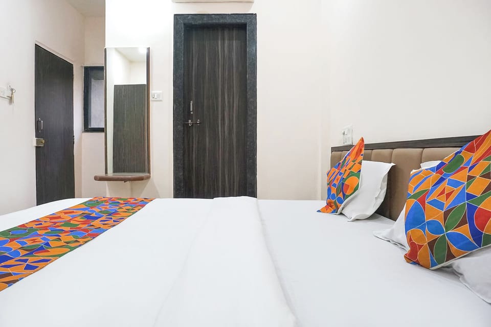 Egyptian cotton sheets, premium bedding, in-room safe, free WiFi
