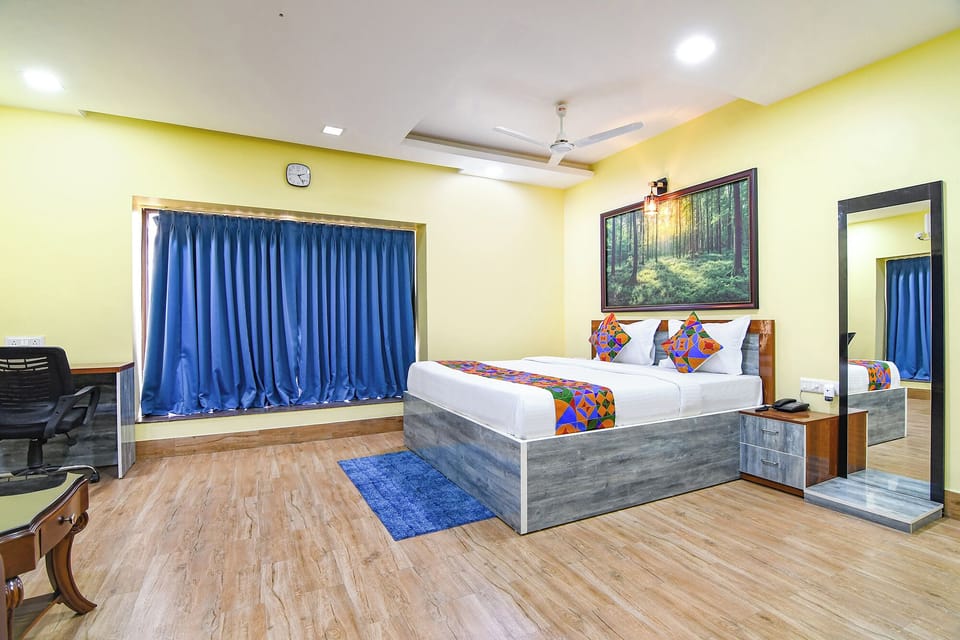 Egyptian cotton sheets, premium bedding, in-room safe, WiFi (free)