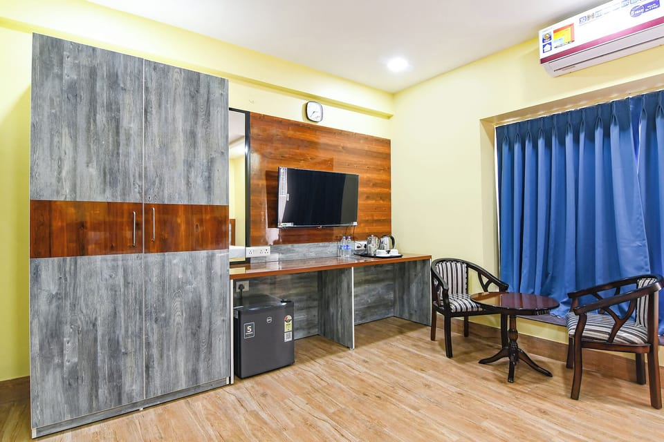 Egyptian cotton sheets, premium bedding, in-room safe, WiFi (free)