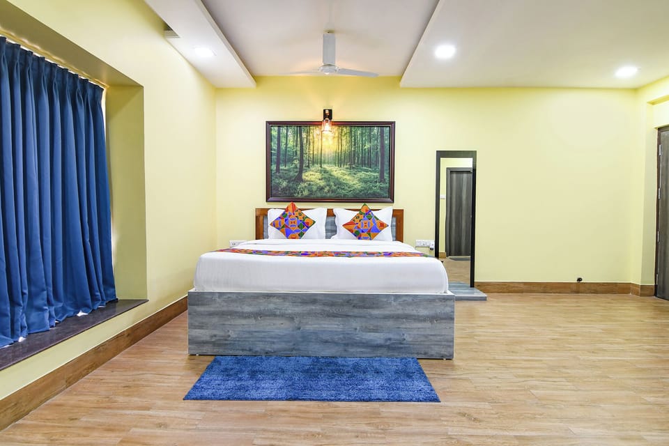 Egyptian cotton sheets, premium bedding, in-room safe, WiFi (free)