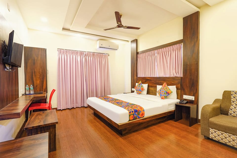 Egyptian cotton sheets, premium bedding, in-room safe, free WiFi