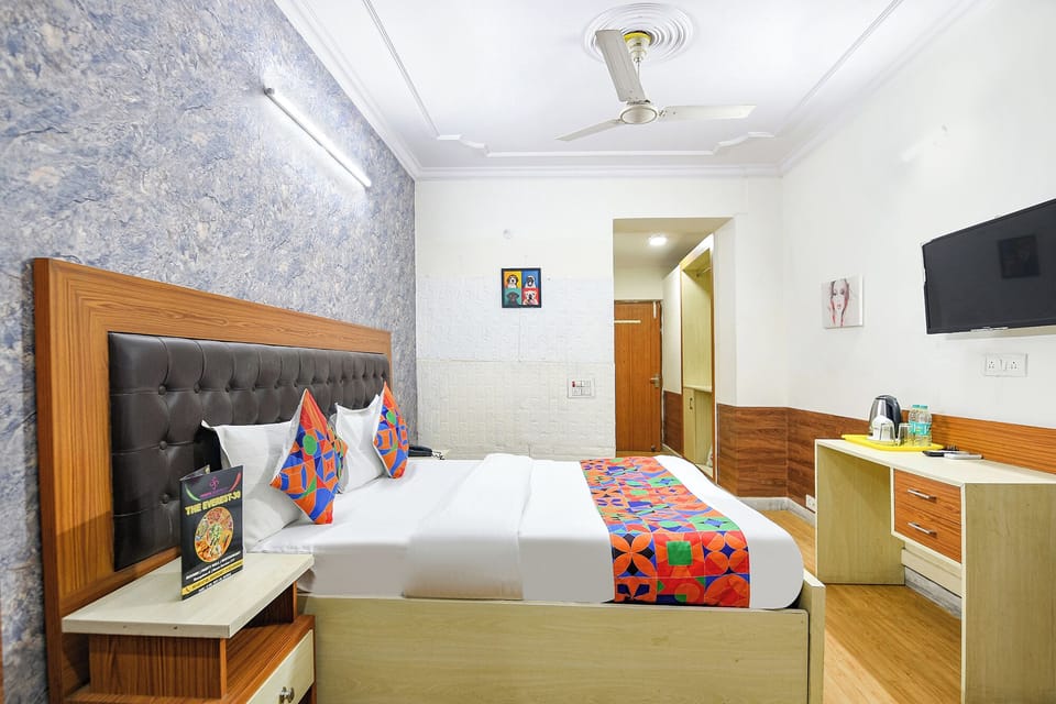 Egyptian cotton sheets, premium bedding, in-room safe, WiFi (free)