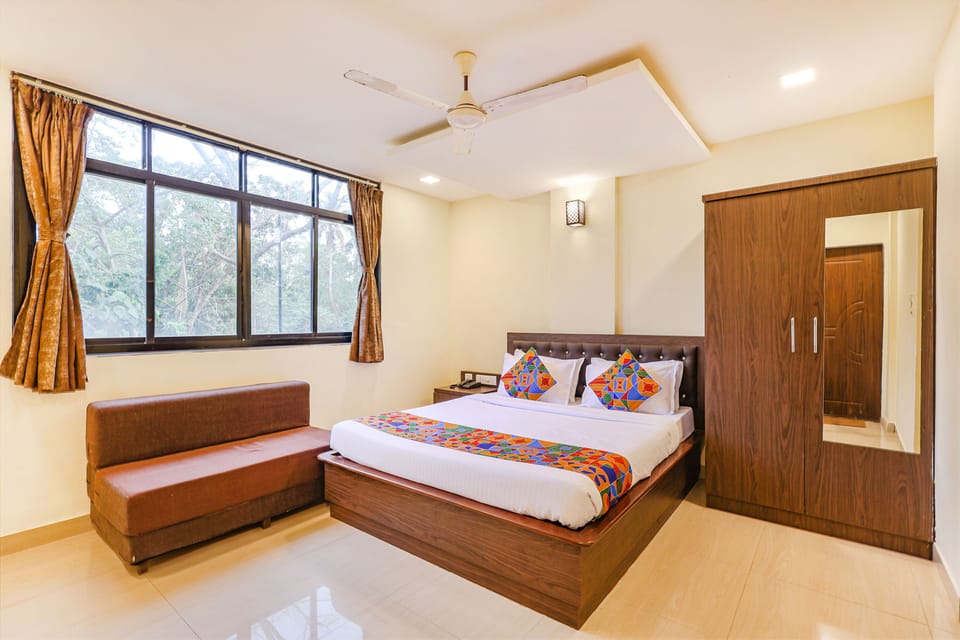 Premium Room | Egyptian cotton sheets, premium bedding, pillowtop beds, in-room safe