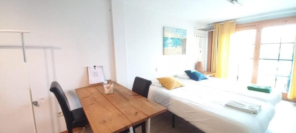 Studio Suite, Beach View | Free WiFi