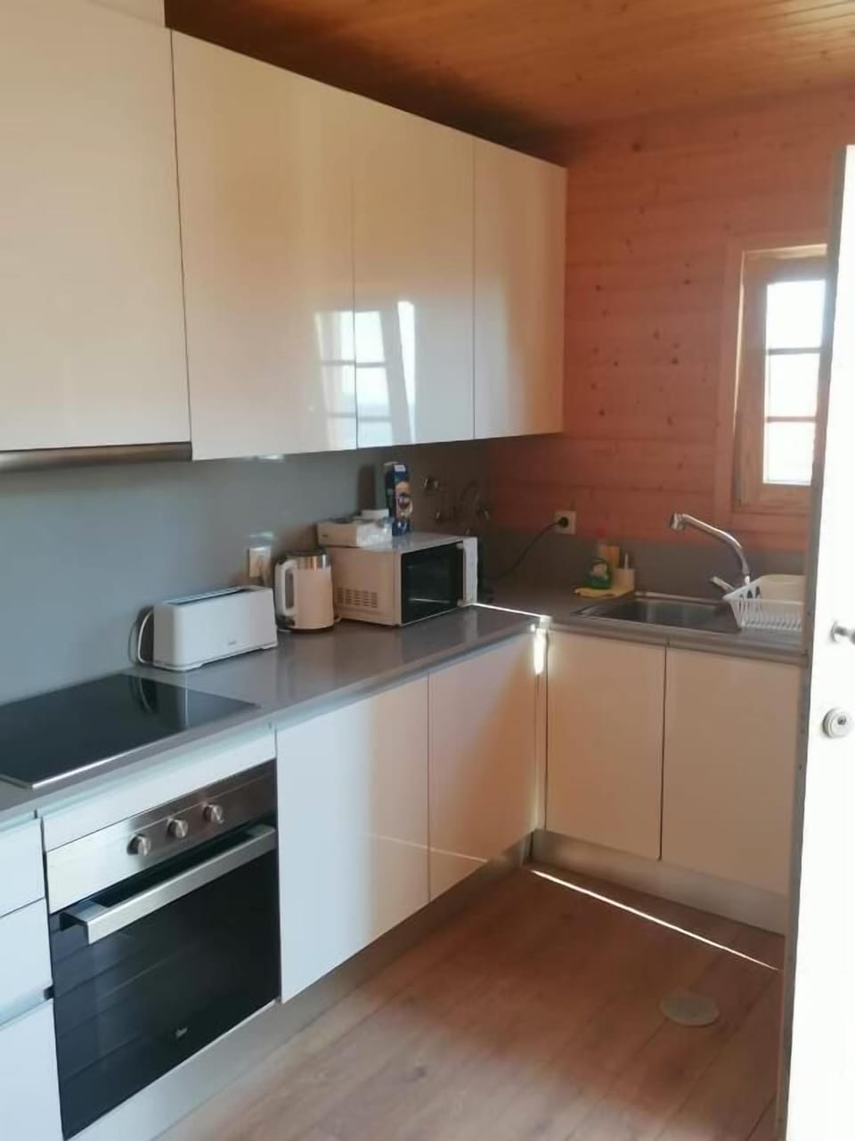 Chalet, Beach View | Private kitchen | Coffee/tea maker, electric kettle, highchair
