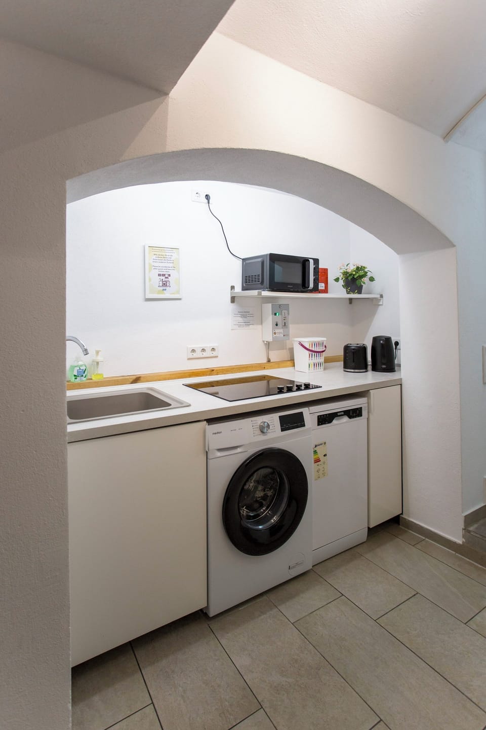 Mini-fridge, microwave, oven, stovetop