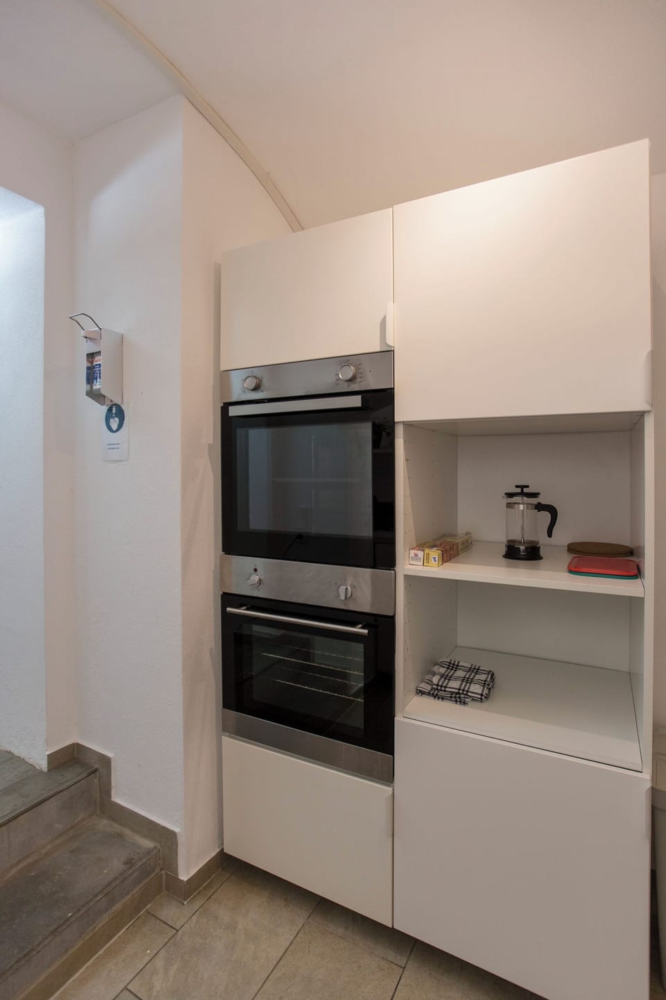 Mini-fridge, microwave, oven, stovetop