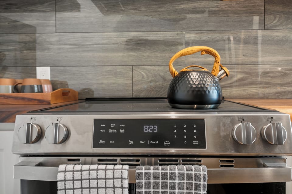 Deluxe Studio Suite | Microwave