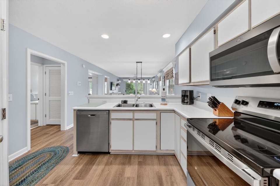 Condo, 3 Bedrooms | Private kitchen | Coffee/tea maker, fridge, oven, toaster