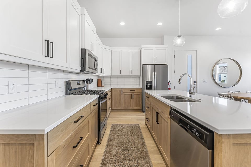 Townhome, 4 Bedrooms | Private kitchen | Fridge, oven, coffee/tea maker, toaster