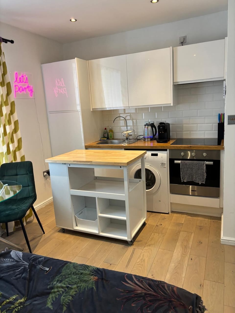 Classic Studio, Harbor View | Iron/ironing board, free WiFi