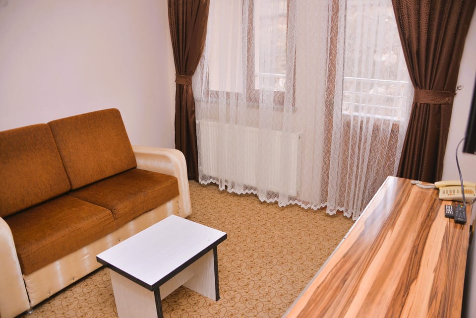 Family Room, Garden View | Free WiFi