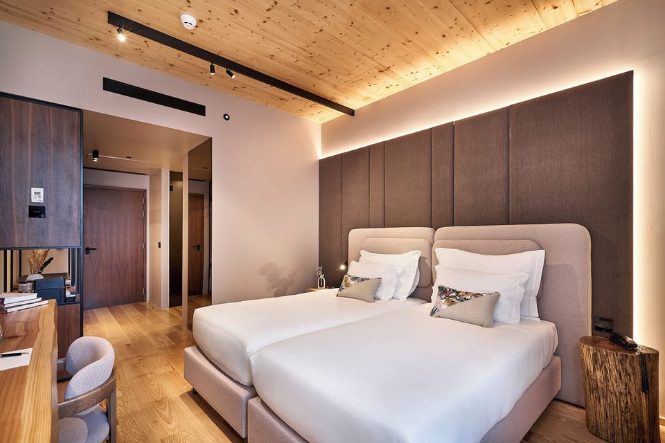 Comfort Double or Twin Room | In-room safe, desk, laptop workspace, blackout drapes