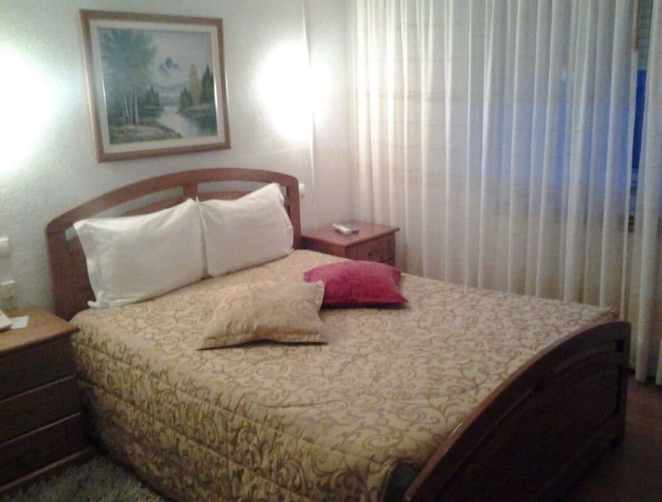 Standard Double Room | Free WiFi, bed sheets