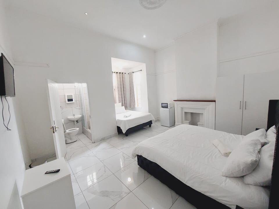 Minibar, iron/ironing board, free WiFi