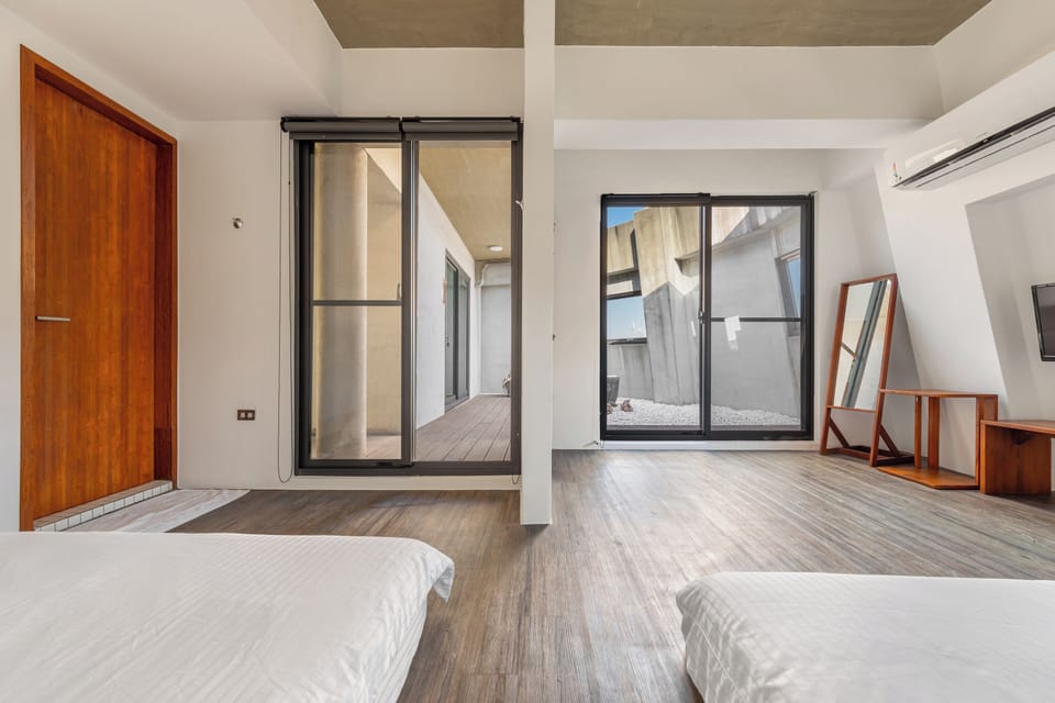 Quadruple room with balcony | Blackout drapes, free WiFi, bed sheets